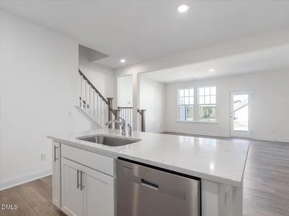 633 Sefton Park Dr, Zebulon, NC 27597