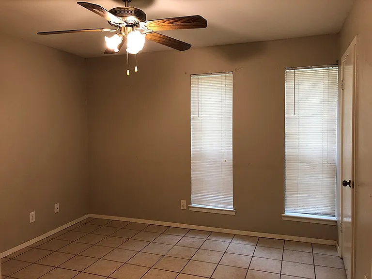 3869 Honeysuckle Ln — Photo 14