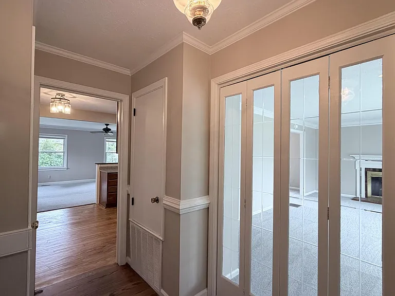 725 Wildflower Ln — Photo 4