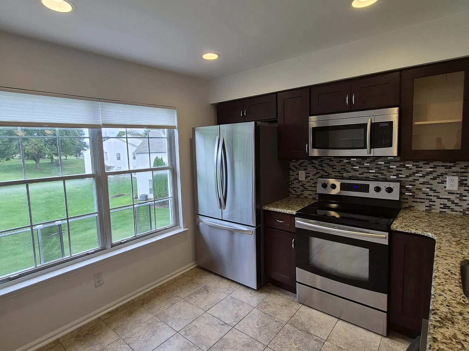 2 bed, 1110 sqft, $2,400 — Photo 4