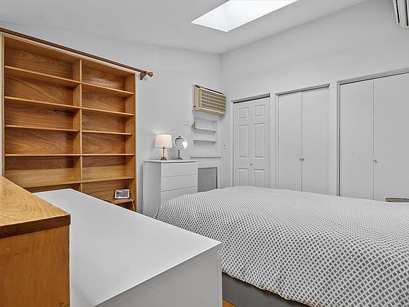 5th image of 18 E 63rd St APT 9