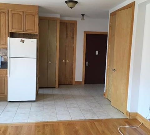 5th image of 2814 Crescent St APT 11