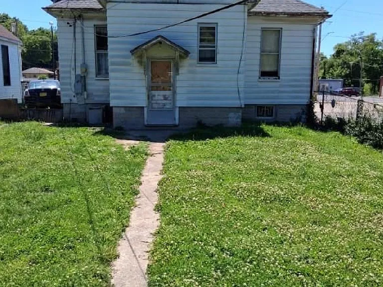 8709 State St — Photo 2