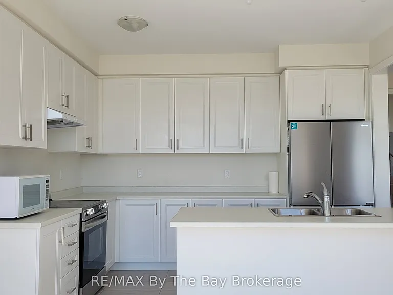 194 Union Blvd — Photo 9