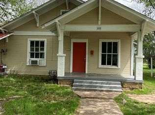 309 E Nelson St APT B, Bowie, TX 76230