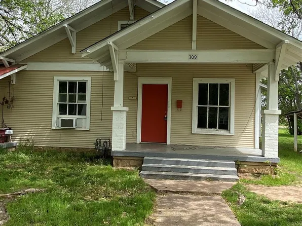 309 E Nelson St APT B, Bowie, TX 76230