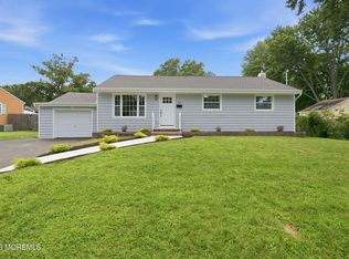 312 Edgemoor Rd, Belford, NJ 07718