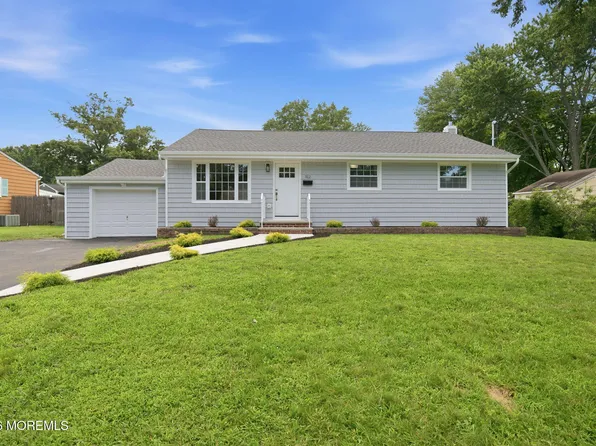 312 Edgemoor Rd, Belford, NJ 07718