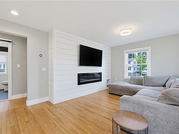 5th image of 15 Arland Dr