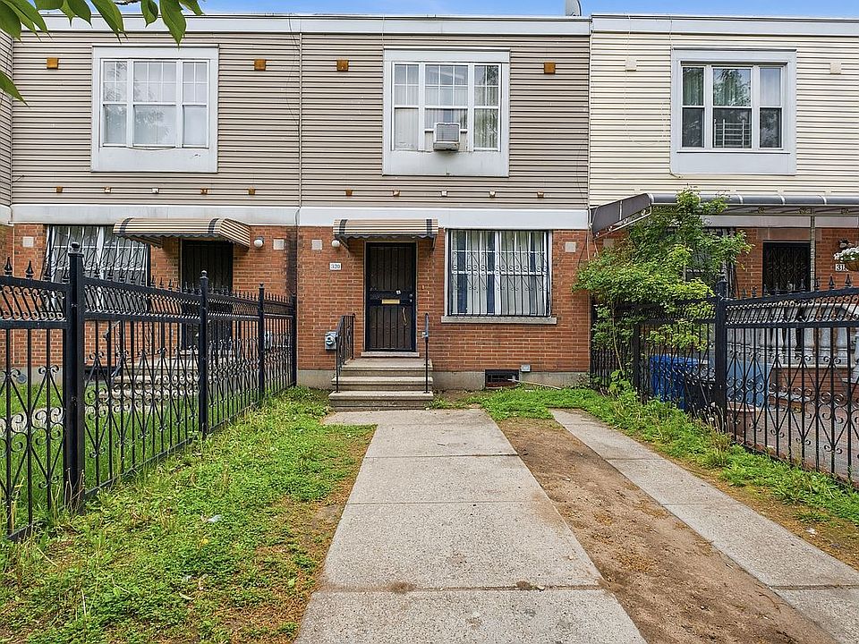 1st image of 320 Snediker Ave