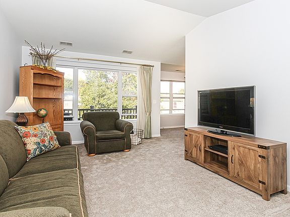 3rd image of 1010 Sommerset Ct APT C