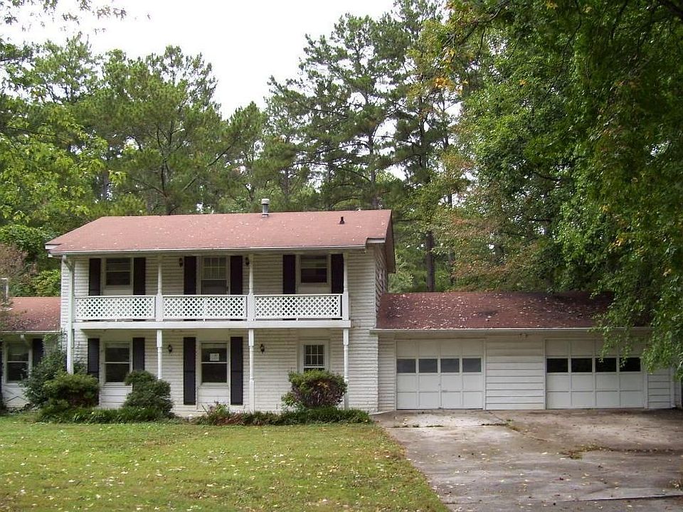1st image of 820 Waterside Dr SE