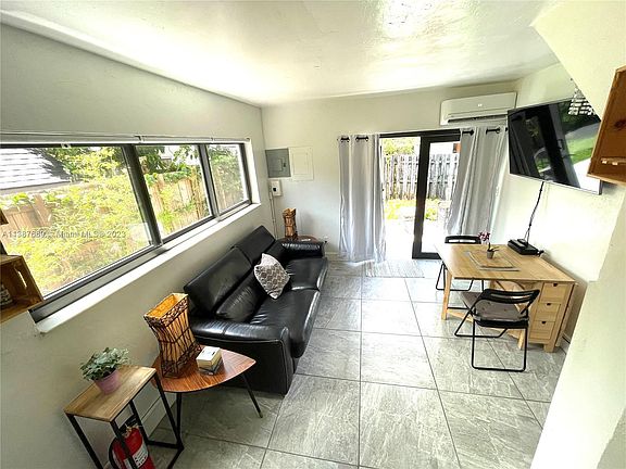 5th image of 18320 NE 22nd Ave #2