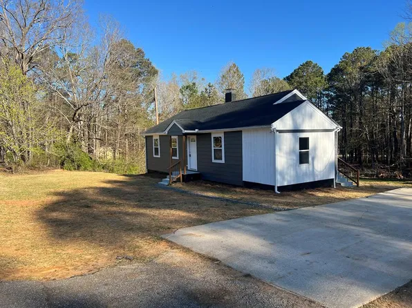 206 Woodlawn Rd, Greenwood, SC 29646