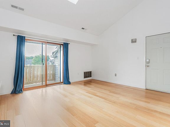 3rd image of 2109 Ravens Crest Dr