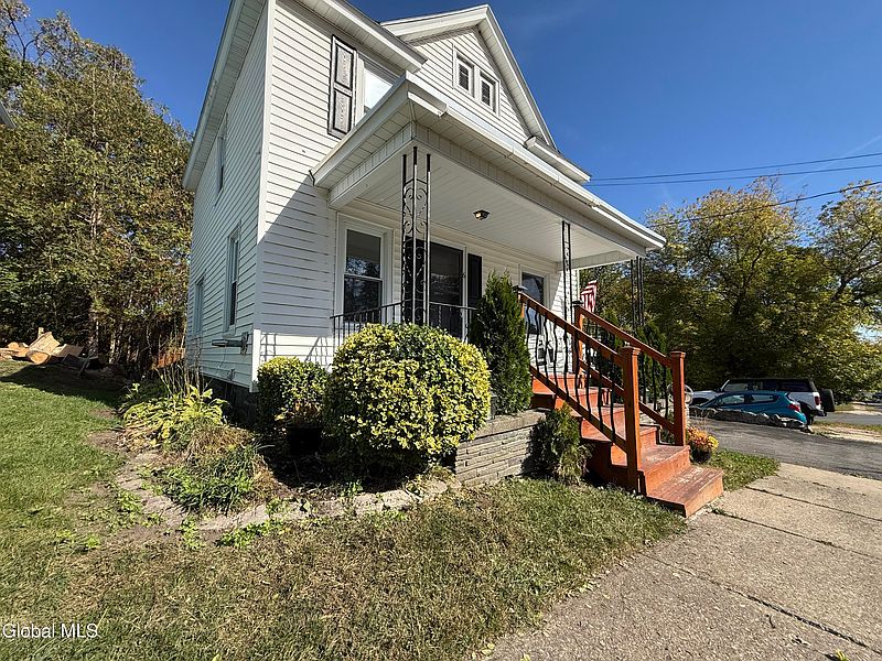 3rd image of 6 Highland Terrace