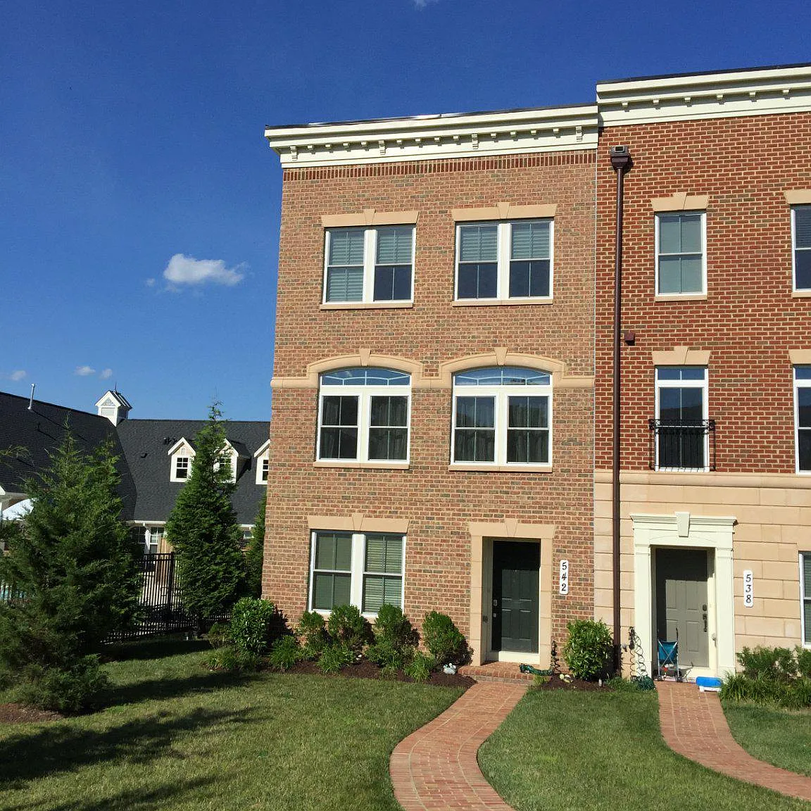 3 bed, 4.0 bath, 2499 sqft, $2,850 — Photo 1