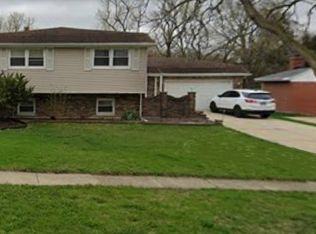 2007 Oxnard Dr, Downers Grove, IL 60516