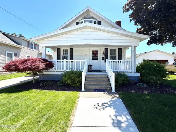 209 Hoffman Rd, Rossford, OH 43460