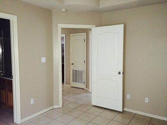 2nd image of 805 W Bronze Dr