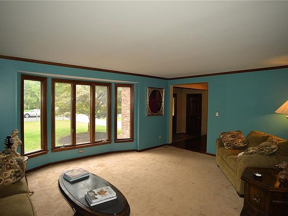 4th image of 33 Lemay Ct