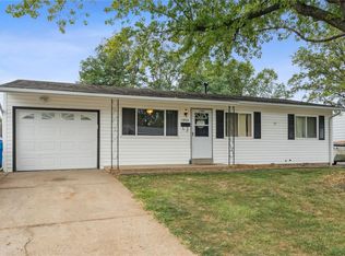 1900 Yaqui Dr, Florissant, MO 63031