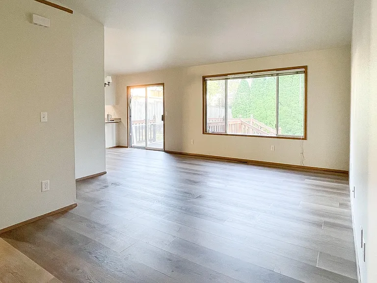 2513 S 354th St — Photo 3