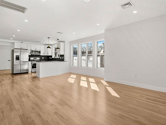 5th image of 53 Dustin St #1