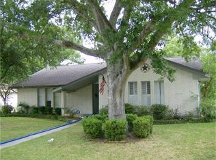 1643 Neptune Ln, Houston, TX 77062