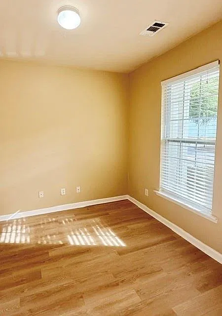 585 McWilliams Rd SE — Photo 3