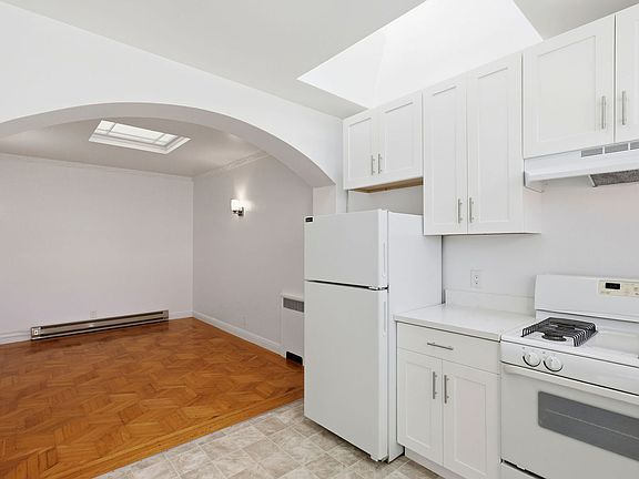 5th image of 1800 25th Ave APT 2