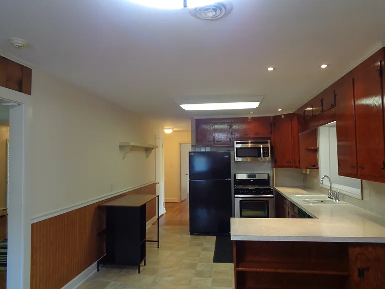 1302 Miller St — Photo 9