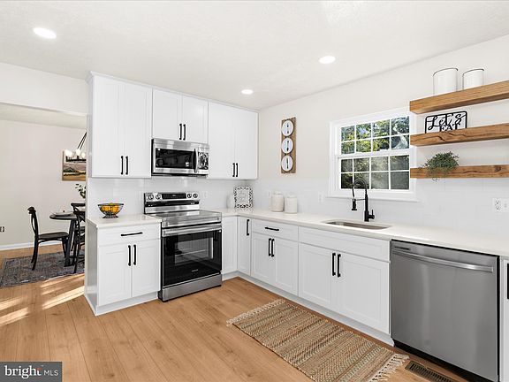 3rd image of 701 Kenora Ct