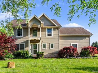 9731 Fountain Ln, Fowlerville, MI 48836