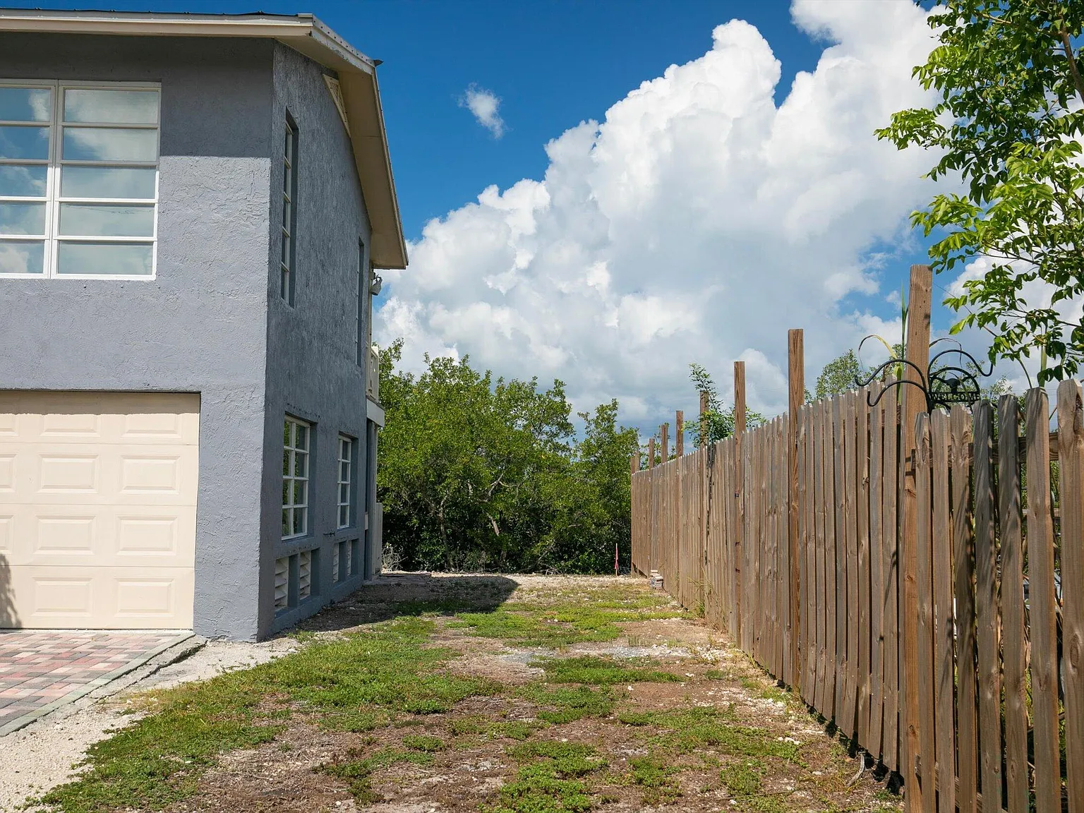 3 bed, 2.0 bath, 1598 sqft, $5,000 — Photo 4