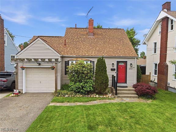 2nd image of 1207 Havana Pl NE