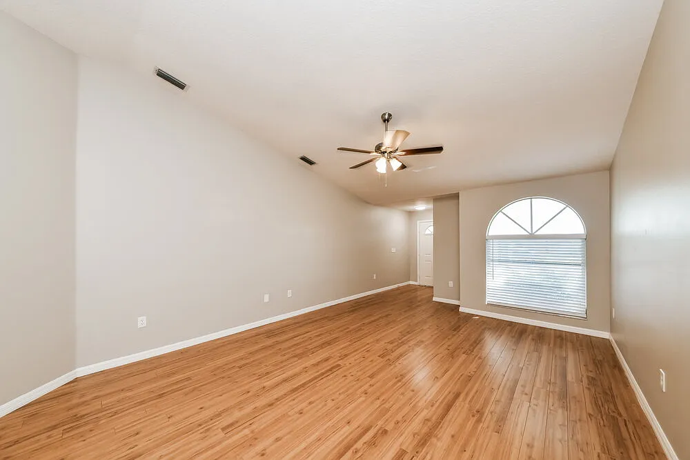 3 bed, 2.0 bath, 1609 sqft, $2,435 — Photo 4