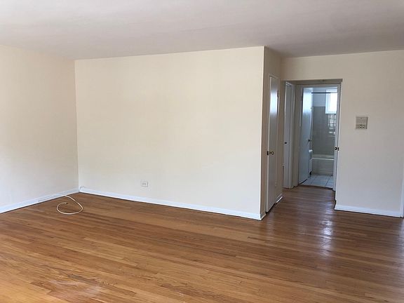 2nd image of 6130 N Seeley Ave #3S