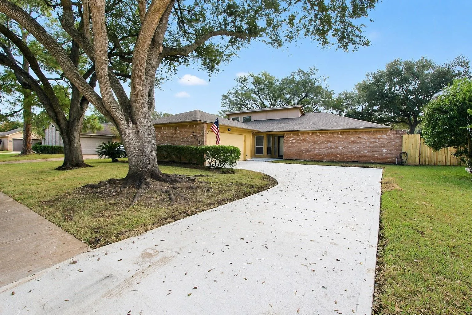 3 bed, 2.0 bath, 1731 sqft, $2,100 — Photo 2