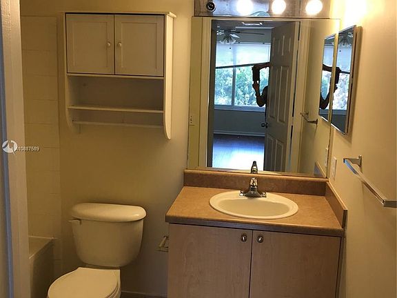 4th image of 1113 Villa Cir #1113