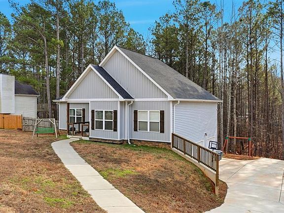 3rd image of 133 Pebblebrook Way