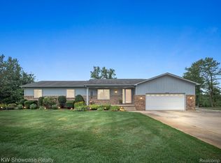 2000 Matthew St, Commerce Township, MI 48390