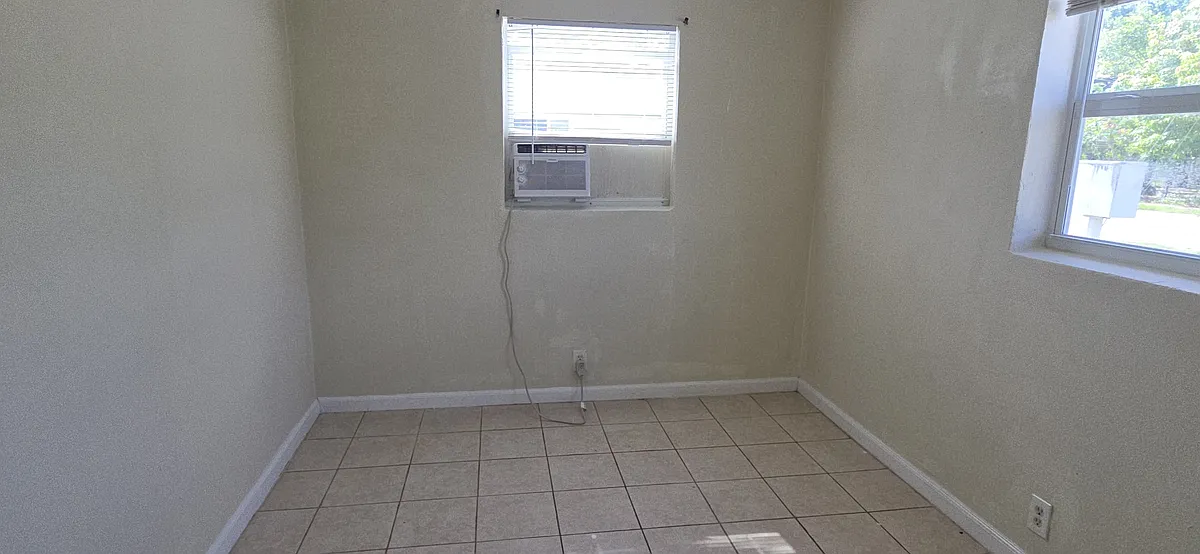 Photo 2 of 12 - 3049 2nd St #1 - Fort Myers, FL Building Photo - 3049 2nd St #1