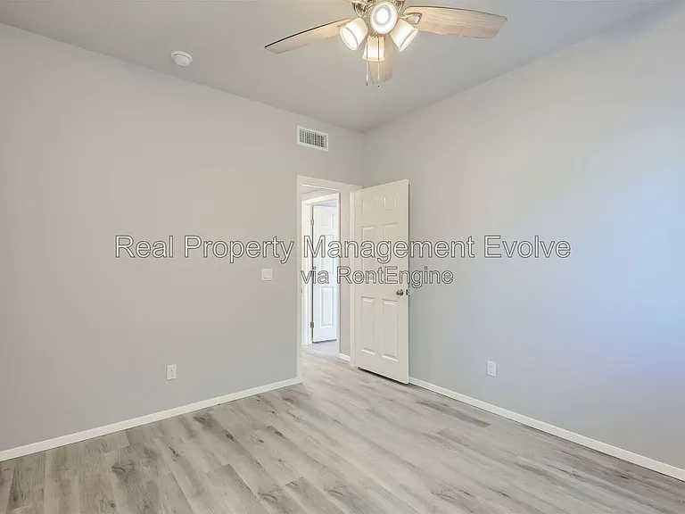 7010 N 80th Ave #3 — Photo 16