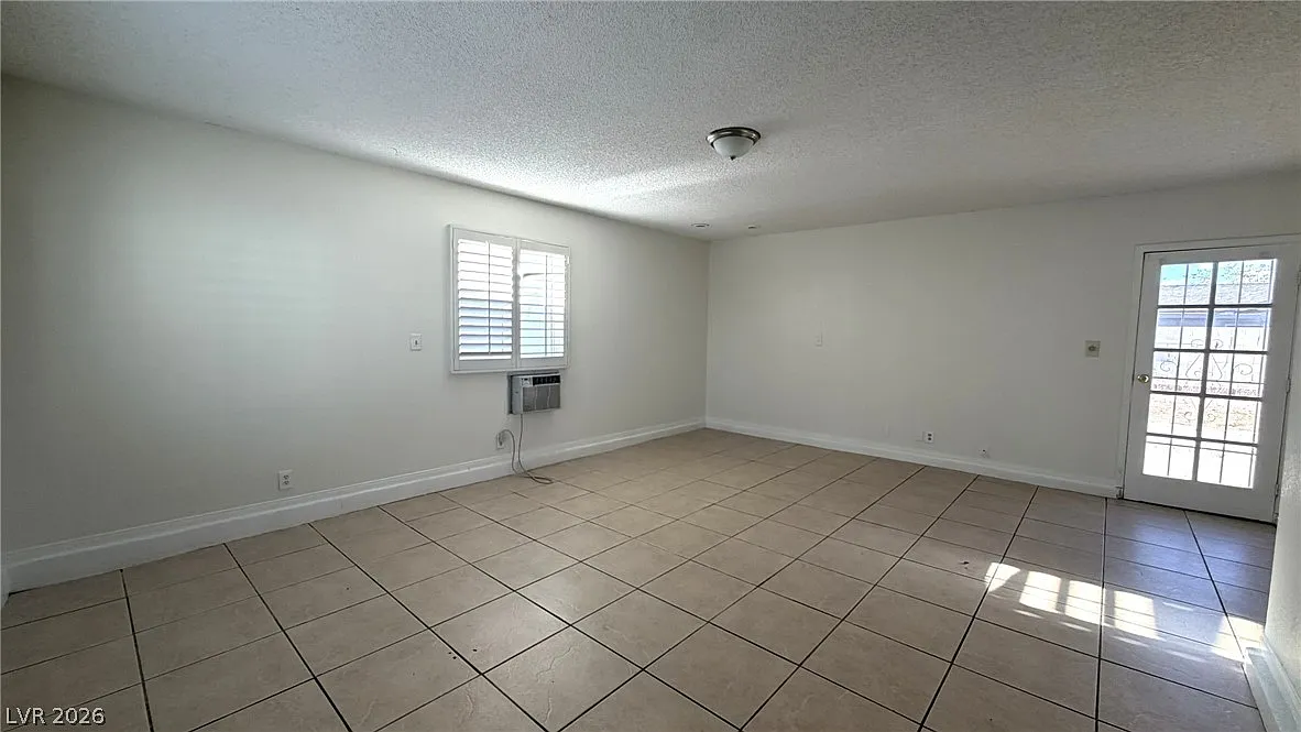 3 bed, 2.0 bath, 1560 sqft, $1,850 — Photo 3