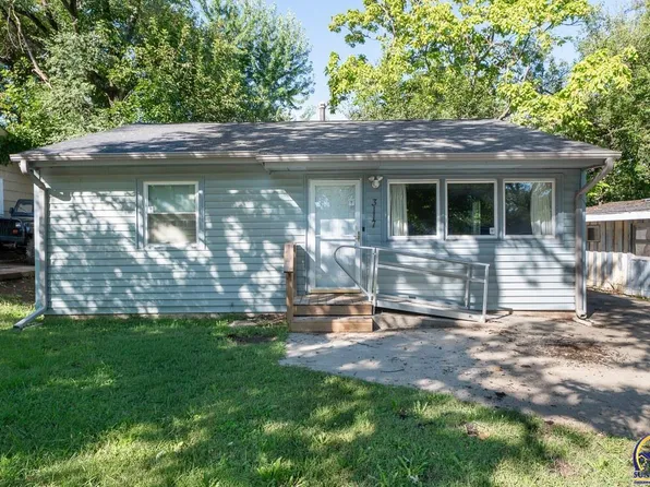 3117 SE Dupont St, Topeka, KS 66605