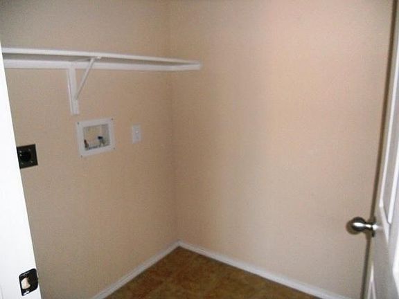 4th image of 406 Eisenhower Ln