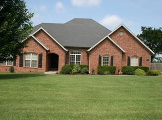 913 Aylesbury Ln, Cave Springs, AR 72718