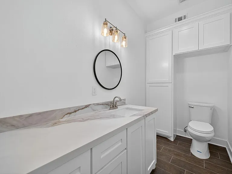 714 Zoe St — Photo 6