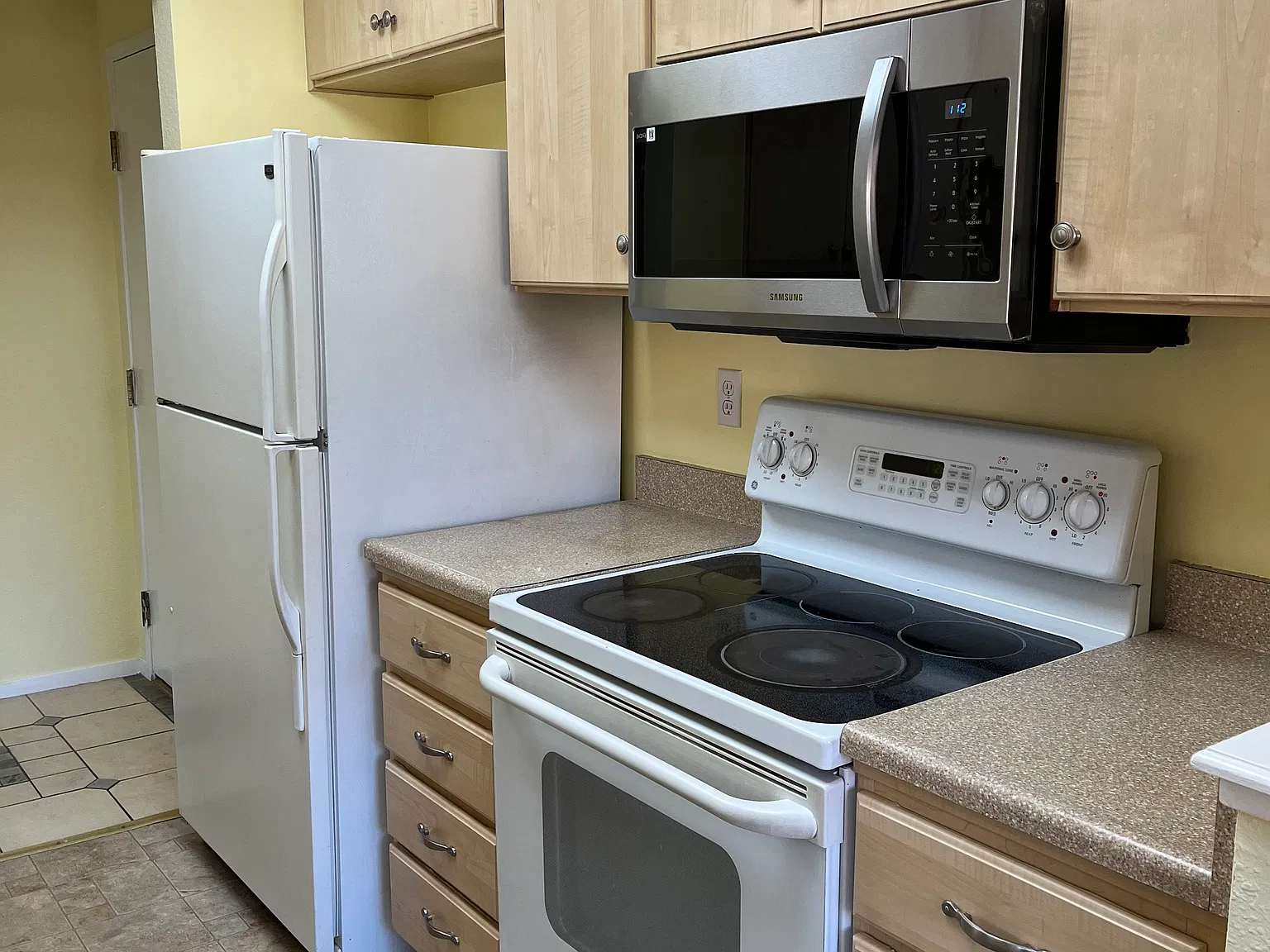 2 bed, 1060 sqft, $3,500 — Photo 2
